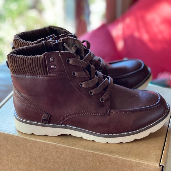 KIDS BOOTS 🥾 NWOB - Picture 3 of 9